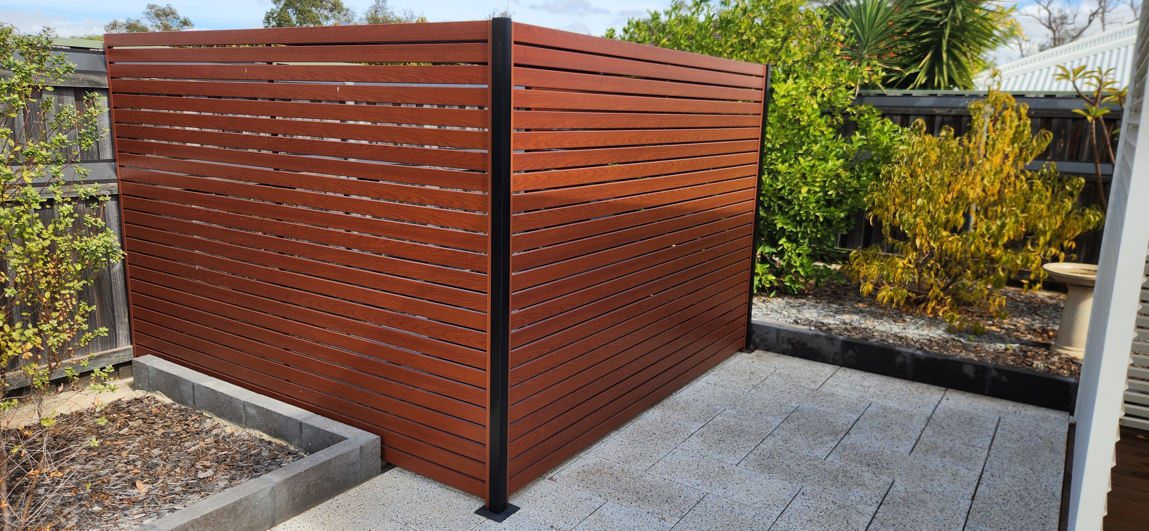 Custom horizontal aluminium slat privacy screen designed and installed by Secure Fit Fencing, Perth WA