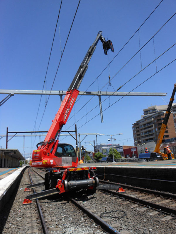 Hi-Range-Crane-Hire-Hi-Rail-Crane-structure-install-2-hi-rail-crane-hire-campbelltown