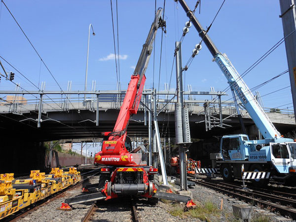 Hi-Range-Crane-Hire-Hi-Rail-Crane-structure-install-telehandler-hire-Campbelltown