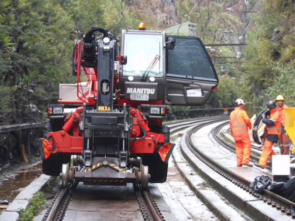 Hi-Range-Crane-Hire-Hi-Rail-EWP-EWP-Rail-hire-Campbelltown