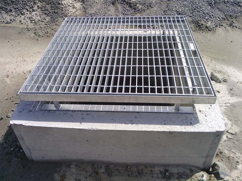 Manhole_Form_Hire_square_manhole_5