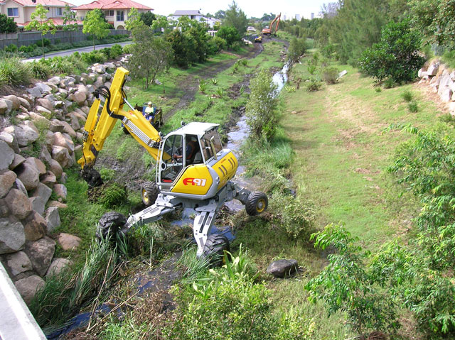 Caldme Excavation - walking excavator