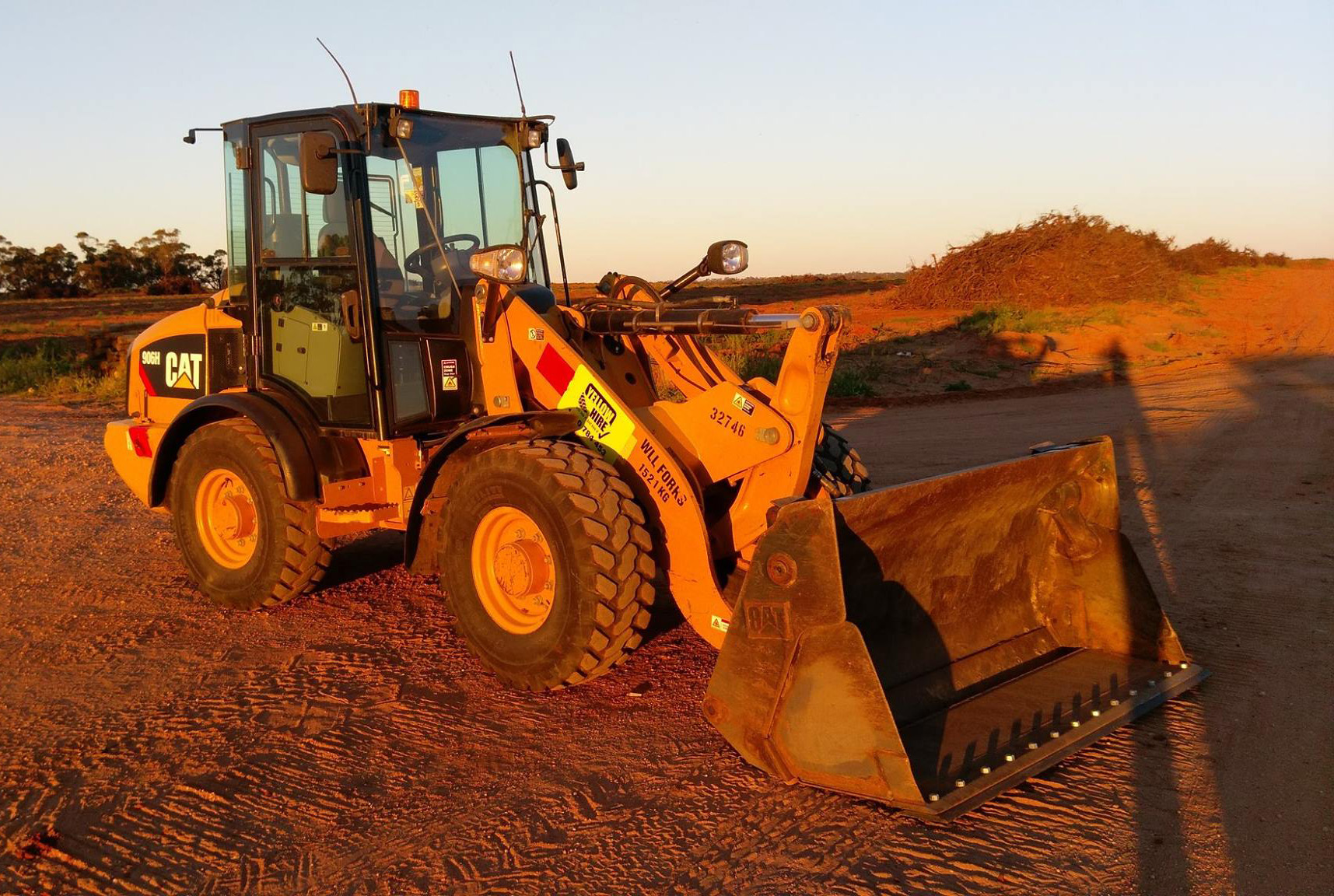 Yellow Hire wheel-loaders